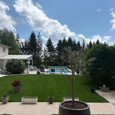 Les De La Moivre Lodge *